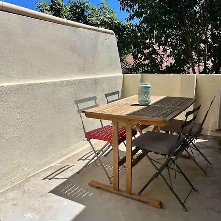 شقة A 2 Pas Des Halles, Joli T2 Terrasse ناربون