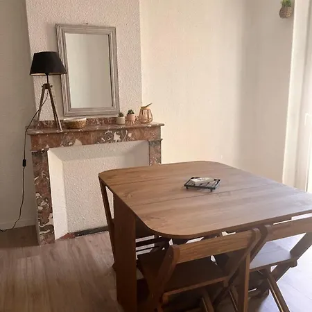 A 2 Pas Des Halles, Joli T2 Terrasse